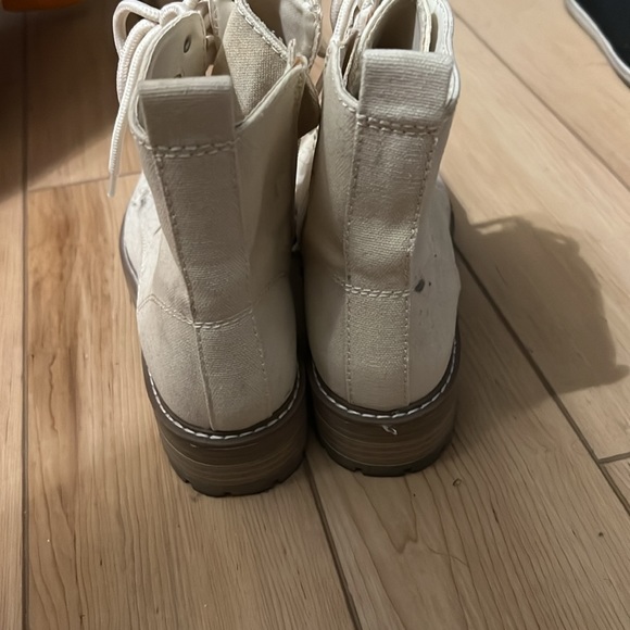 Boots - Picture 5 of 6